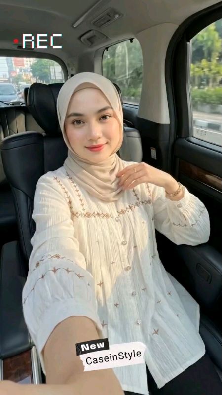 ​#shopeefashionhaul #shopeelook #kemejabordir #bohochic #atasanhijab #ootdhijab #brokenwhiteoutfit #styleelegan #3Mconcept #spilloutfit #dailylook