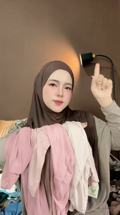 Yuk samaan🥰🫶🏻#hijabpremuim #hasticollection #hijabbergo #bergoinstan #kerudungcantik #kerudung #hijab #hijabinstan