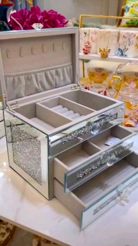 Wadah Perhiasan Mewah Dan Elegan #wadahperhiasan #shopeevideo #GakNyeselBeliIni #RacunShopee #ShopeeLook #ViralDiShopeeVideo #fypshopeevideo