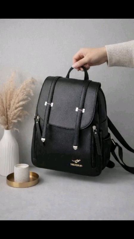 Desain minimalis dengan detail premium, cocok buat kerja, kuliah, travelling, atau hangout#TasWanita #TasRanselWanita #TasKoreanStyle #TasKekinian #Ta