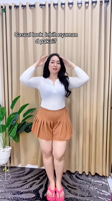 Makin keliatan trendy walaupun hanya di rumah #rokcelanawanita #celanapendek #rokcelana #fypshopeevideo #rekomendasishopee #rokrempel