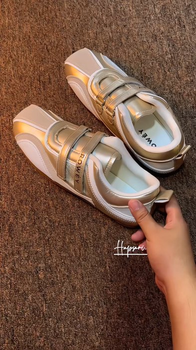 #sepatuwanita #sepatukekinian #sepatusneakers #sneakerswanita #sepatulucu