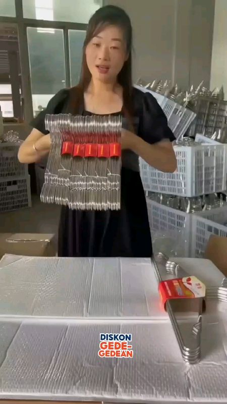 gantungan baju besi #hangermurah #hangerbaju #hangerstainless #gantunganbaju #gantunganbajuviral #RacunShopeeCheck #ViralDiShopeeVideo #shopeevideo