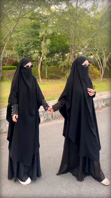 Ootd syari mu belum lengkap klau belum cobain Yolla series ini~~ #dutabusana #busanamuslim #abayastyle #gamissyari #jetblackpremium
