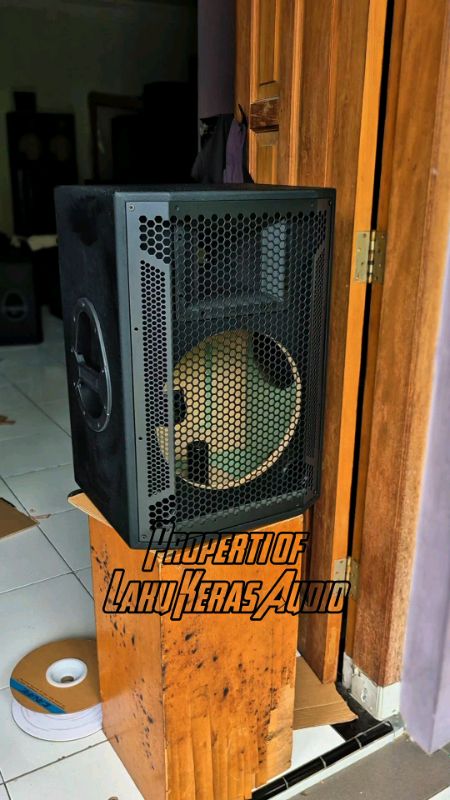 Box speaker 12 inch gill model STX bahan material MDF board finishing oscar #speakercustom #grillspeaker #boxspeaker #speaker #speaker12inch