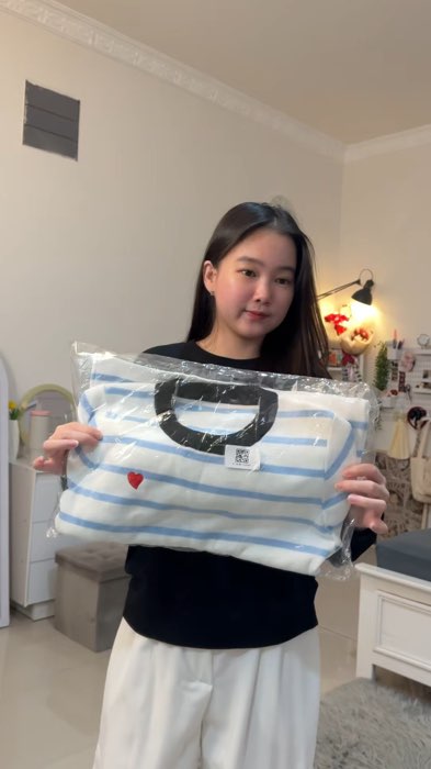 #OOTDFashionShopee #RacunShopee #atasanwanita #atasanlenganpanjang #kaoswanita #kaoslenganpanjang