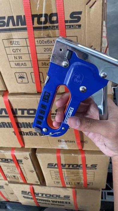 Stapler Gun kuat banget nih untuk segala pemasangan yang praktis #santools #stapler4in1 #staplergun #perkakastukang #perkakasmurah