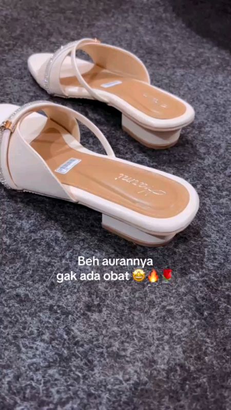 Aura nya kuat banget #sandalcantik #sandalantislip #sandal #sendalantislip #harmi #DiskonRacunShopee #sandalwanita #trending #ShopeeCOD #sendalhaktahu