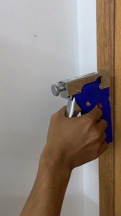 Stapler gun kuat dan praktis untuk berbagai kebutuhan pemasangan, kerja lebih cepat, hasil jadi lebih rapi #santools #staplergun4in1 #staplergun3in1