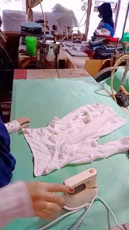 biar sat set nih guys #setrikauapportable #setrikatravelling #shopeevideo #racunshopeee #fyp #fypdongggggggg