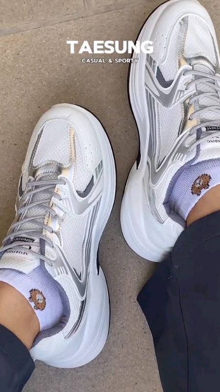 Kece Parah >♡< #ShopeeLook #newsviral #sepatumurah #ShopeeFashionHaul #klikkeranjangorange #RacunShopee #CekKeranjangOren #rekomendasi #sneakers #fyp