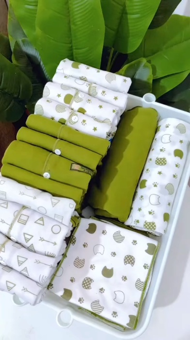 Paket baju bayi baru lahir