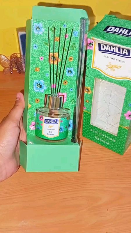 Jadi betah dirumah karna ada pengharum ruangan ini🥰#dahliatehkeraton #dahliareeddiffuser #shopeevideo #pengharumruangan