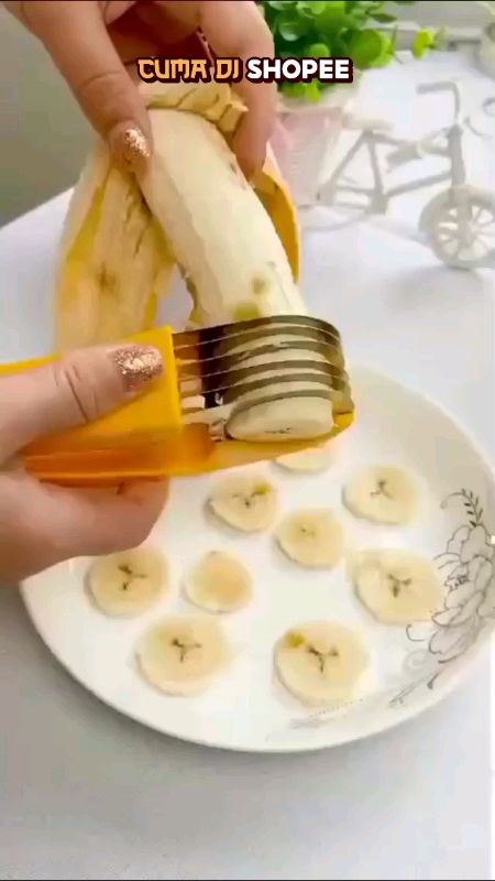Banana slicer #bananaslicer #PemotongPisangTimunSosis #pemotongpisangtimunmultifungsi
