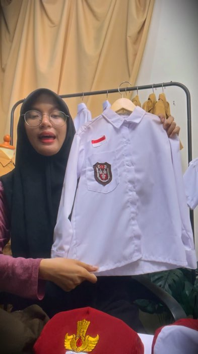 kemeja putih di Shopee cuma 40 ribuan 😲