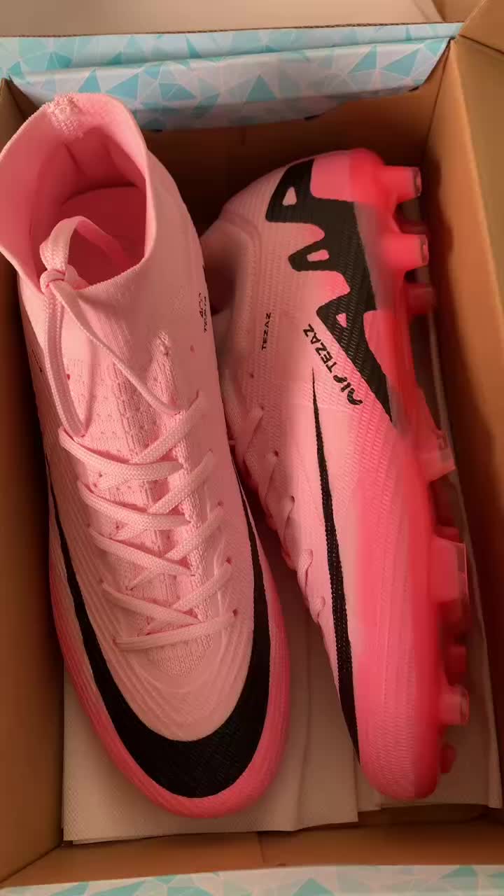sepatubola pink #sepatubola #sepatubolaoriginal #sepatusepakbola #sepakbola #sepatufutsal #futsal #futsalindonesia #footballboots #fyp