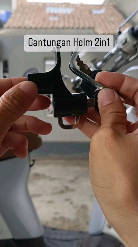 Gantungan Helm 2 in 1 #PromoNonStop #ViralDiShopeeVideo #gantunganhelm #gantunganbarangmotor #gantunganbarangvariasi #GantunganHelmMotor