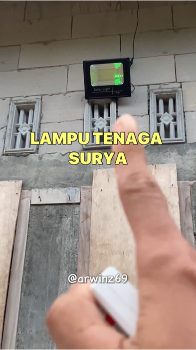 Hemat bayar listrik pakai lampu tenaga surya #lamputenagasurya #lamputenagamatahari #lampujalantenagasurya #RacunShopee #shopeevideo #trending