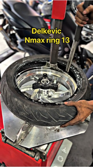 Ganteng banget yakan. Pake delkevic moz six star ring 13 ,nmax old new. #delkevic #velgdelkevic #velgring13 #velgnmax