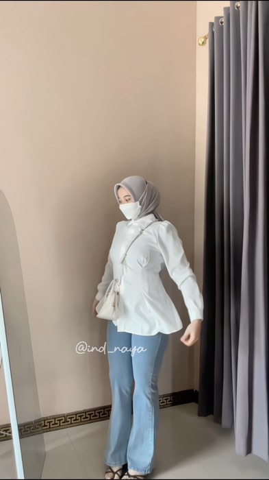 Pakai kemeja putih🫶🏻🤍