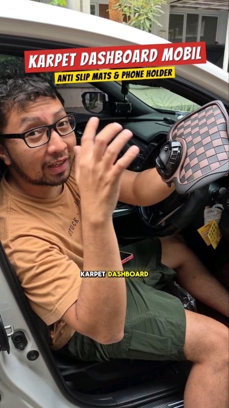 Karpet Dashboard Mobil Anti Slip & Phone Holder #phoneholdermobil #holderhpmobil #carholderhpmobil #karpetdashboardmobil #RacunShopee