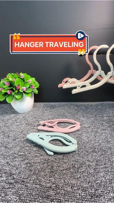 Yg mau traveling/haji/umroh jgn lupa bawa Hanger traveling biar g susah mau gantung baju #hangertraveling #hangertravel #hangerlipat #RacunShopee