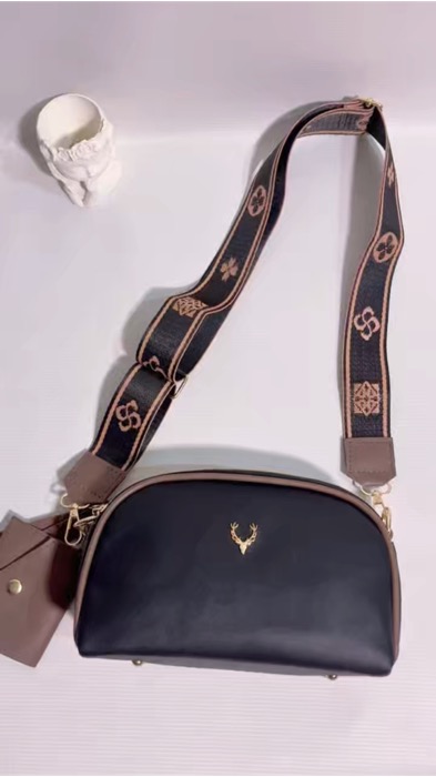 Tas slempang bahan premium harga murah✨#tas #tasselempang #taswanita #tasmurah #SpillRacunShopee #Diskon50Persen #Cashback50RB #GratisOngkirRP0