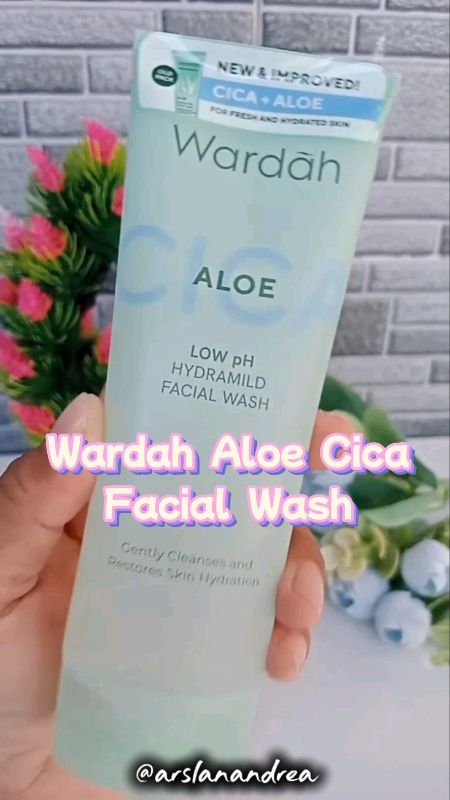 Wardah Aloe Cica Facial Wash #WardahGlowGoals #wardah #wardahaloecica #facialwash #SUPERBRANDDAY #DiskonRacunShopee #RacunShopee