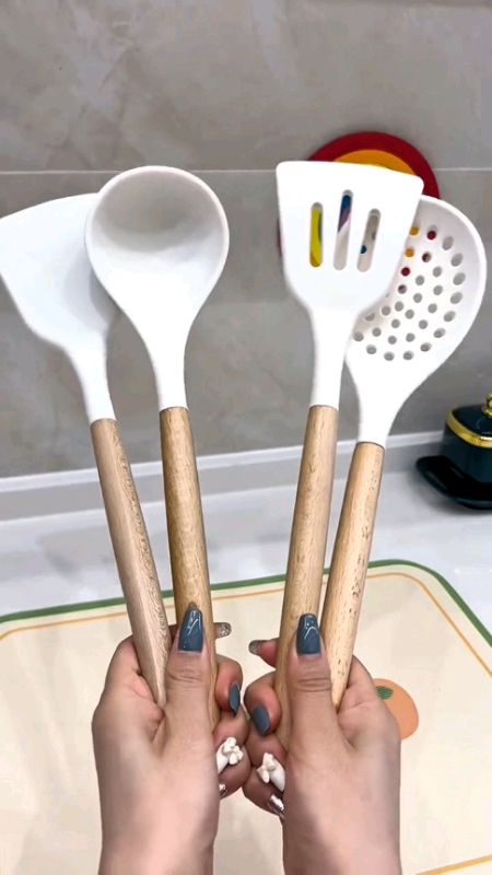 Spatula Silikon Gagang Kayu #SpillBawaBerkah #PeralatanDapur #ShopeeCOD #barangmurah