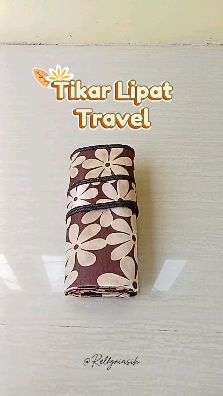 Tikar lipat multifungsi ✨ Buat piknik oke, buat alas sajadah oke banget! #tikarlipatpiknik #alassajadah #tikarwaterproof #DiskonShopeeVideo