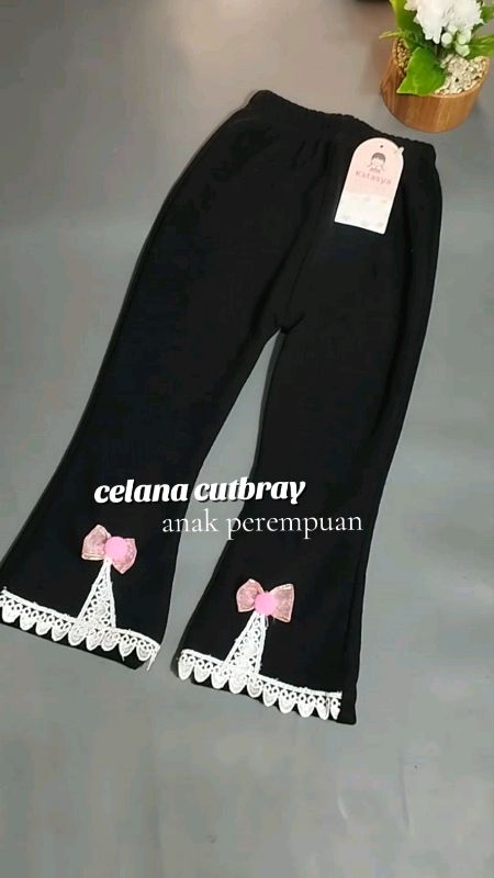 celana anak perempuan cantik banget #celanaanakviral #celanapanjanganak #cutbrayanakcewek  #fashionanakperempuan #promoshopeevideo