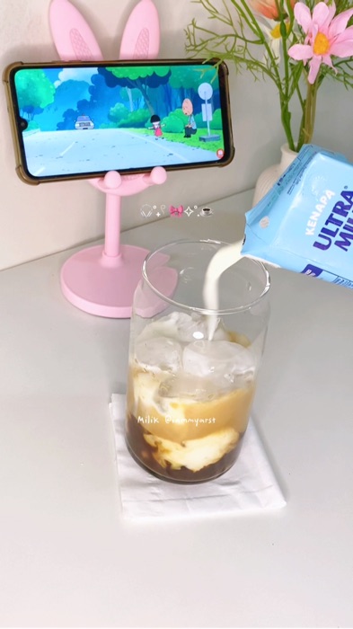 Coffee Time⏳#ShopeeCOD #mixermini #GratisOngkirRP0 #PromoNonStop #handmixer #RacunShopee #gelaskacaestetik #fyp #ViralDiShopeeVideo #videoshopee