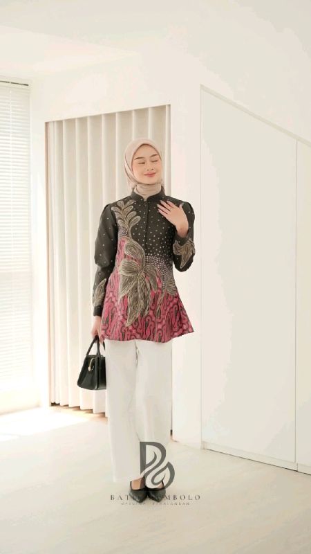 batik nya cantik banget gak sih,,, #atasanwanita #seragambatik #batikwanita #genz #batik