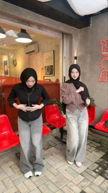 spil outfit☝🏻😍#lulujeans #highwaistjeans #wispie #atasanwanita #pashmina #RacunShopee #SpillRacunShopee #ViralDiShopeeVideo #ShopeeLook  #fyp #viral