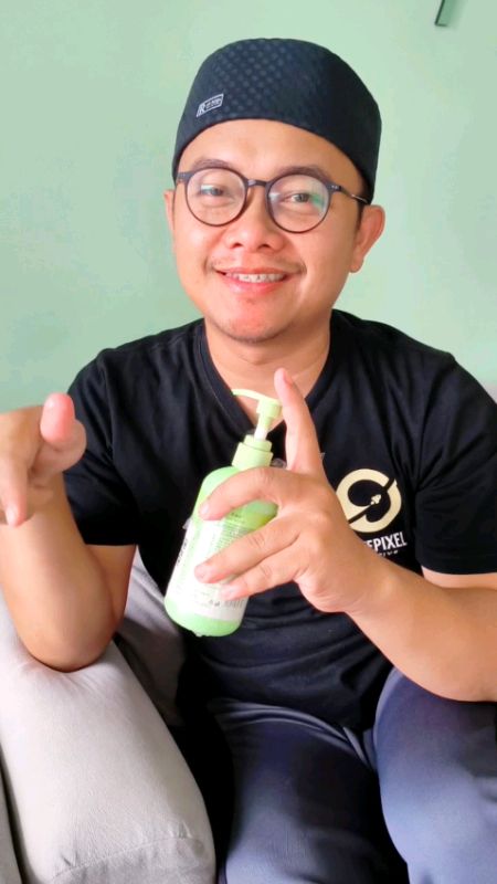 Sabun Mandi Cair #laolishi #gardenia #bodywash #sabuncair #sabunmandiviral #wangitahanlama #wangi #300ml #sabuncair #sabun #original #foam #fyp #viral