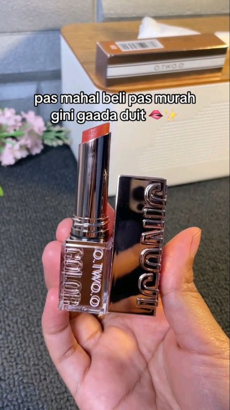 satin lips for tan skin! warnanya cantik² banget sihh ini😭🫶🏻❤️‍🔥@officialotwoo #RacunShopee #SpillRacunShopee #ViralDiShopeeVideo #shopeevideo#fyp