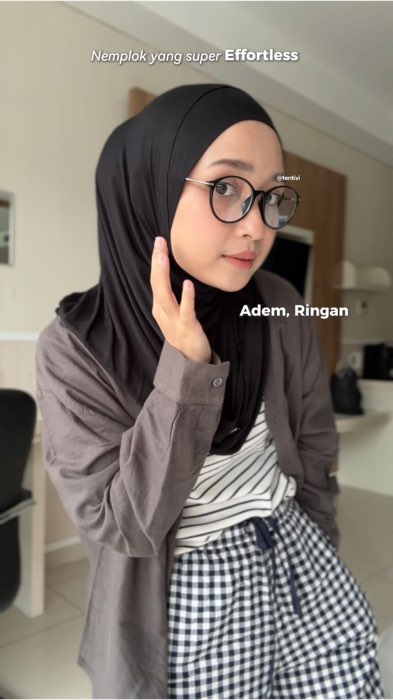 Hijab nemplok ala artis dan influencer #hijabstyle #hijabbergo #bergoinstan #hijabinstan #hijabd