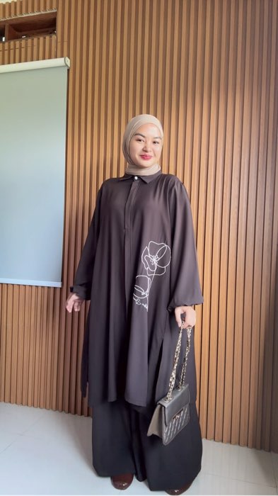 Secakep ini Oneset nya 😍#melisasyari #Lebaran2026 #outfiebaran #mahogani #setcelmahogani #ootdoneset #onesetlebaran #fyp #OOTDFashionShopee