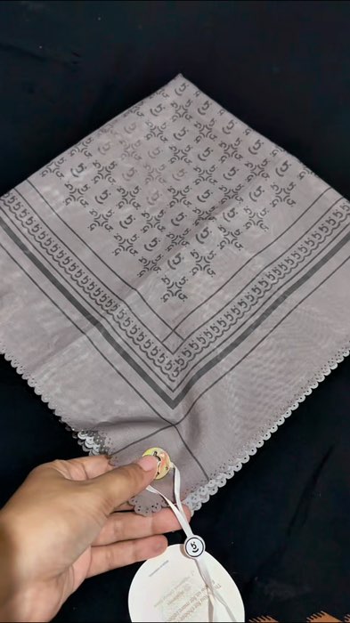 Simple, rapi, dan selalu siap dipakai kapan aja ✨ Hijab motif + pouch yang nggak cuma cantik tapi juga kepake banget #hijabmotif #hijaberieshijab