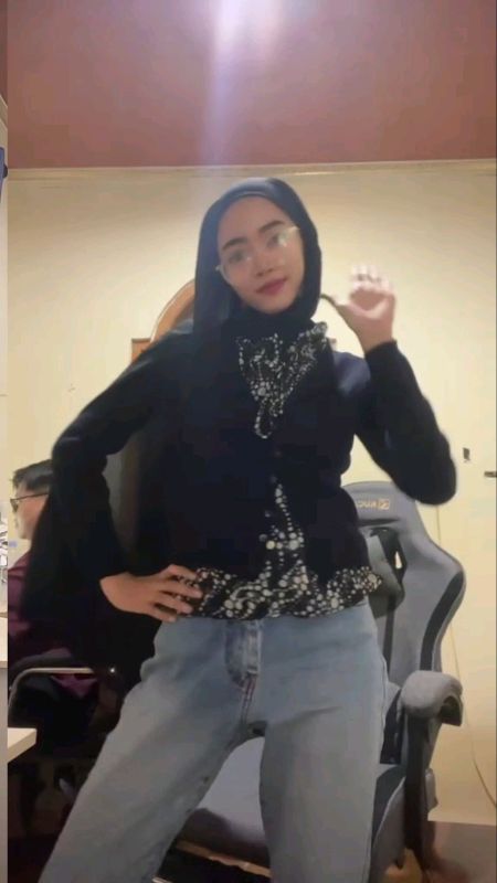 #CardiganWanita #CardiganRajut #OutfitKekinian #FashionWanita #ShopeeFinds #ShopeeHaul #OOTDHijab #CardiganAesthetic #DailyOutfit #StyleSimpleElegan