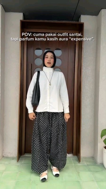 high collar top💗🎀 #RacunShopeeCheck #ShopeeFashionHaul #SpillRacunShopee #HighCollar #highnecktop #atasanwanita #barrelpants #ootdhijab #ootdshopee