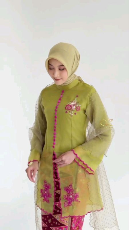 segerr bgt warna ijo😍🤏🏻 #kebaya #kebayawisuda #kebayakondangan #kebayalamaran #kebayacantik #shopeevideo #ShopeeFashionHaul #RacunShopee