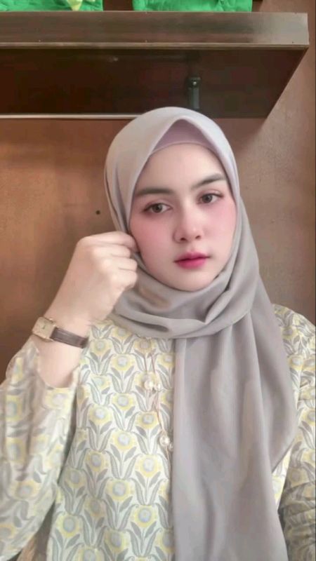 HIJAB POLOS SEGIEMPAT #HijabCantik😍😍😍 #JILBABCANTIK😍😍😍 #hijabpolossegiempat #hijabparispremium #hijabparisjadul #hijabsegiempat #RacunShopee