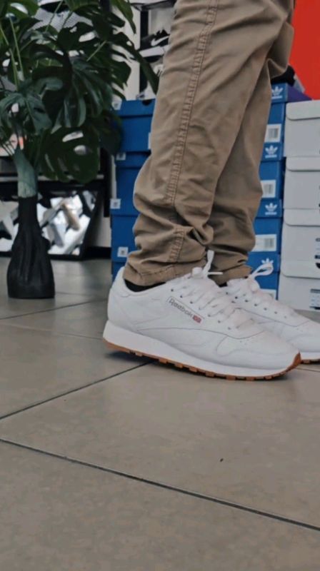 Sepatu Reebok Classic BNIB 100% Authentic#ShopeeBeautyHaul #RacunShopee #ShopeeLook #DiskonRacunShopee #SpillRacunShopee #GratisOngkirRP0 #ShopeeCOD