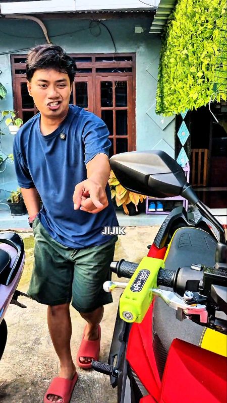 Gembok Motor Praktis Aman Dari Maling. #ShopeeLook #SpillBawaBerkah #DiskonRacunShopee #PromoNonStop #GakNyeselBeliIni #RacunShopeeCheck #ShopeeCOD