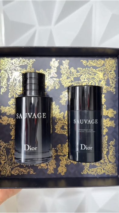 #christiandiorsauvageman #parfummewahpria #rekomendasiparfum #giftsetparfum #parfumbranded #parfumpriawangi #parfumedt #parfumchristiandior