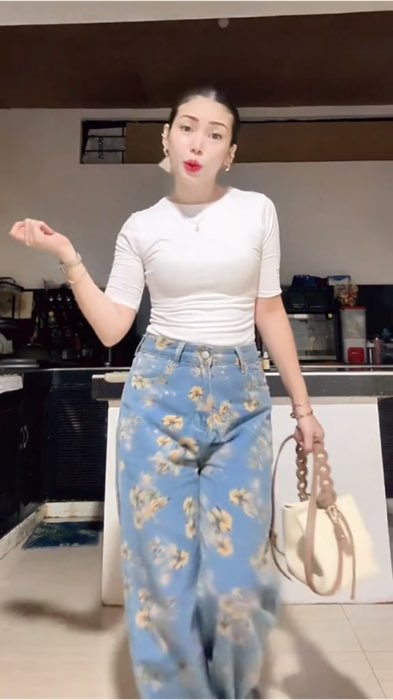 #ViralDiShopeeVideo #OOTDFashionShopee #SetelahKenalShopee #jeanshighwaist #jeanswanita #jeansoutfit