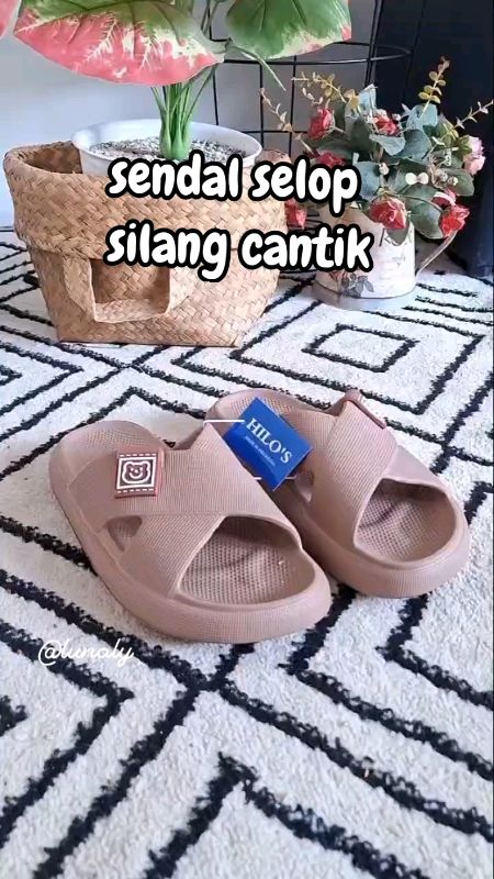 nyaman banget dipakenya #RacunShopee #sandalwanita #ShopeeFashionHaul #sandalselop #ShopeeLook