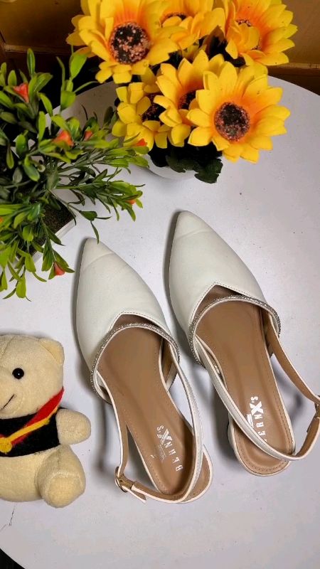 Nyaman dipakai, cantik dilihat, dan cocok untuk berbagai acara. Saatnya tampil lebih percaya diri di setiap langkahmu. 💖 #heels #heelswanita