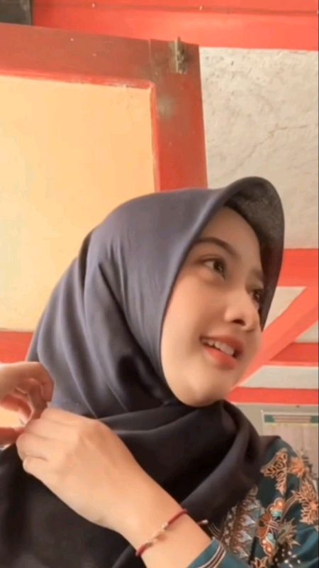 HIJAB CANTIK SEGIEMPAT PARIS JAPAN ORIGINAL #hijabsegiempat #hijabhitam #hijabhitampolos #hijabhitampolossegiempat #hijabhitamsegiempat #RacunShopee